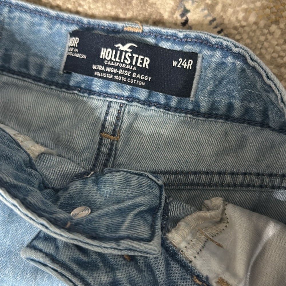 Hollister Ultra High Rise Baggy Jeans with Butterfly Design W 24R - Picture 2 of 5